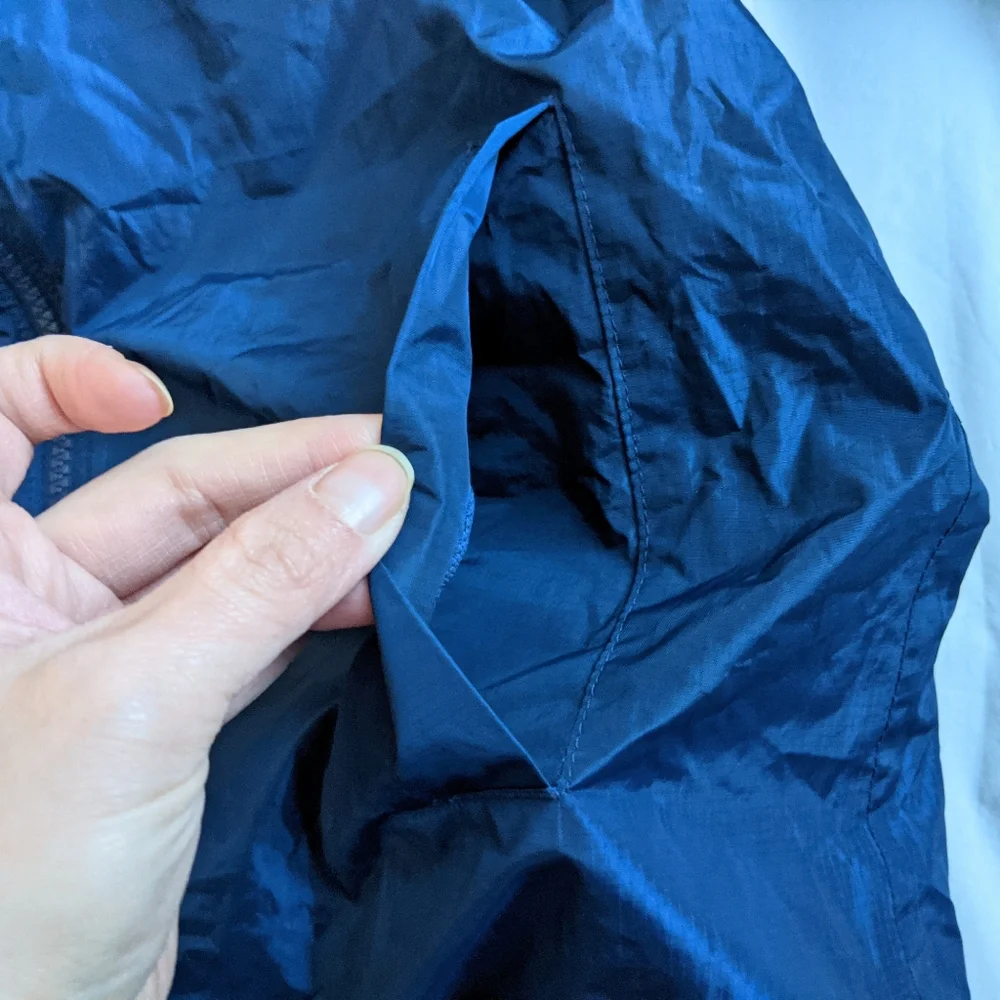 Like new Lands' End Unisex Packable Waterproof Rain Jacket size L 10-12